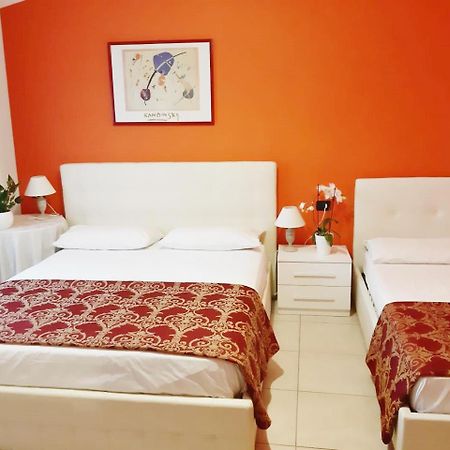 Bed and Breakfast Da Laura Лукка Экстерьер фото