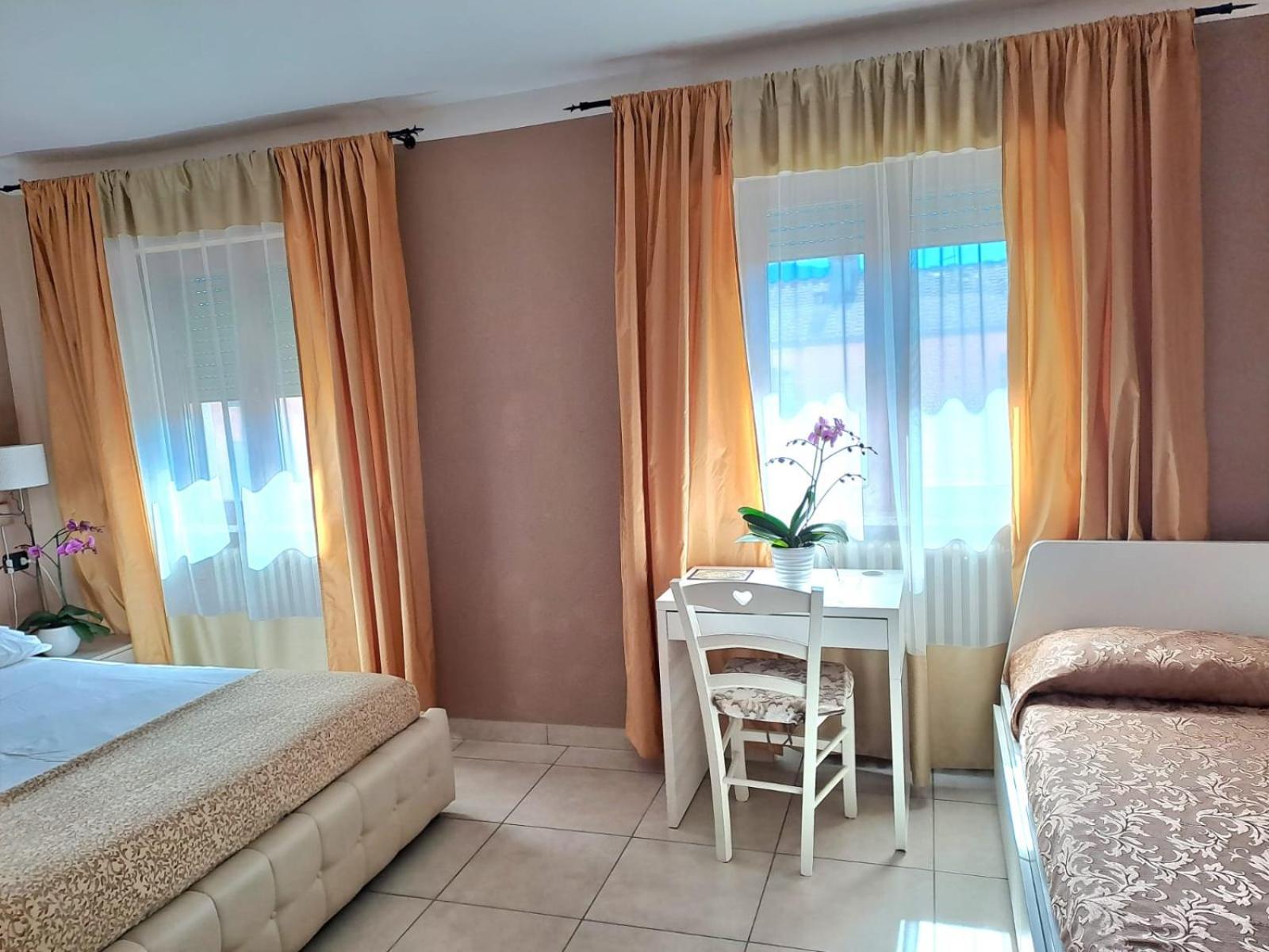 Bed and Breakfast Da Laura Лукка Экстерьер фото